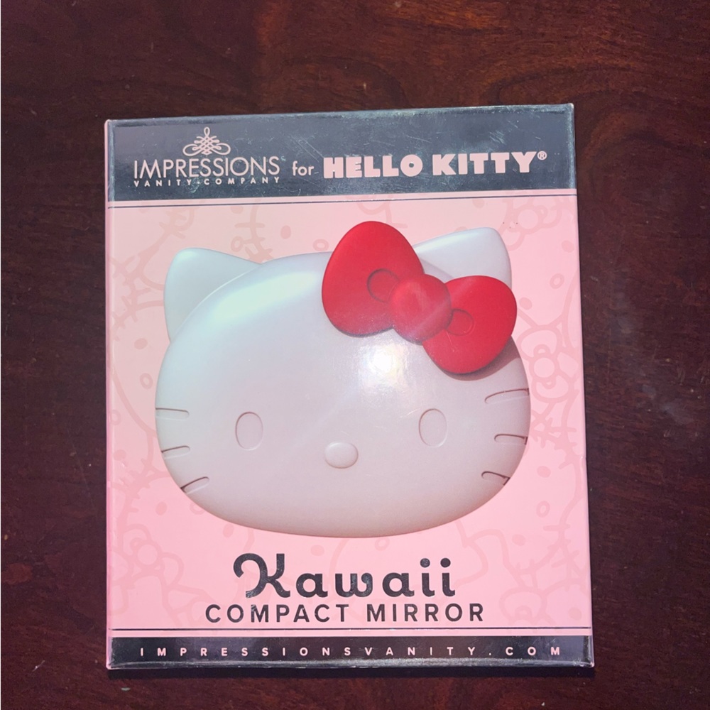 Hello kitty kawaii battery compact mirror
